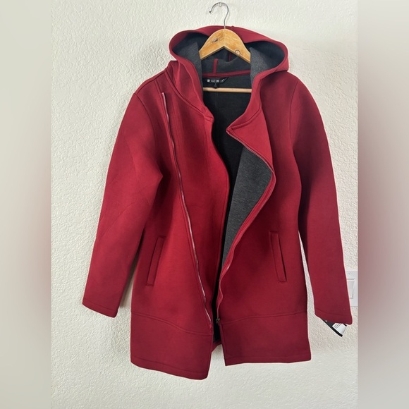 Red Utility Jacket with Asymmetrical Zipper and Minimalist Design - Picture 12 of 12